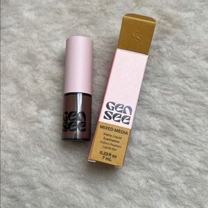 Gen See Beauty Mixed Media Matte Liquid Eyeshadow in shade Plush